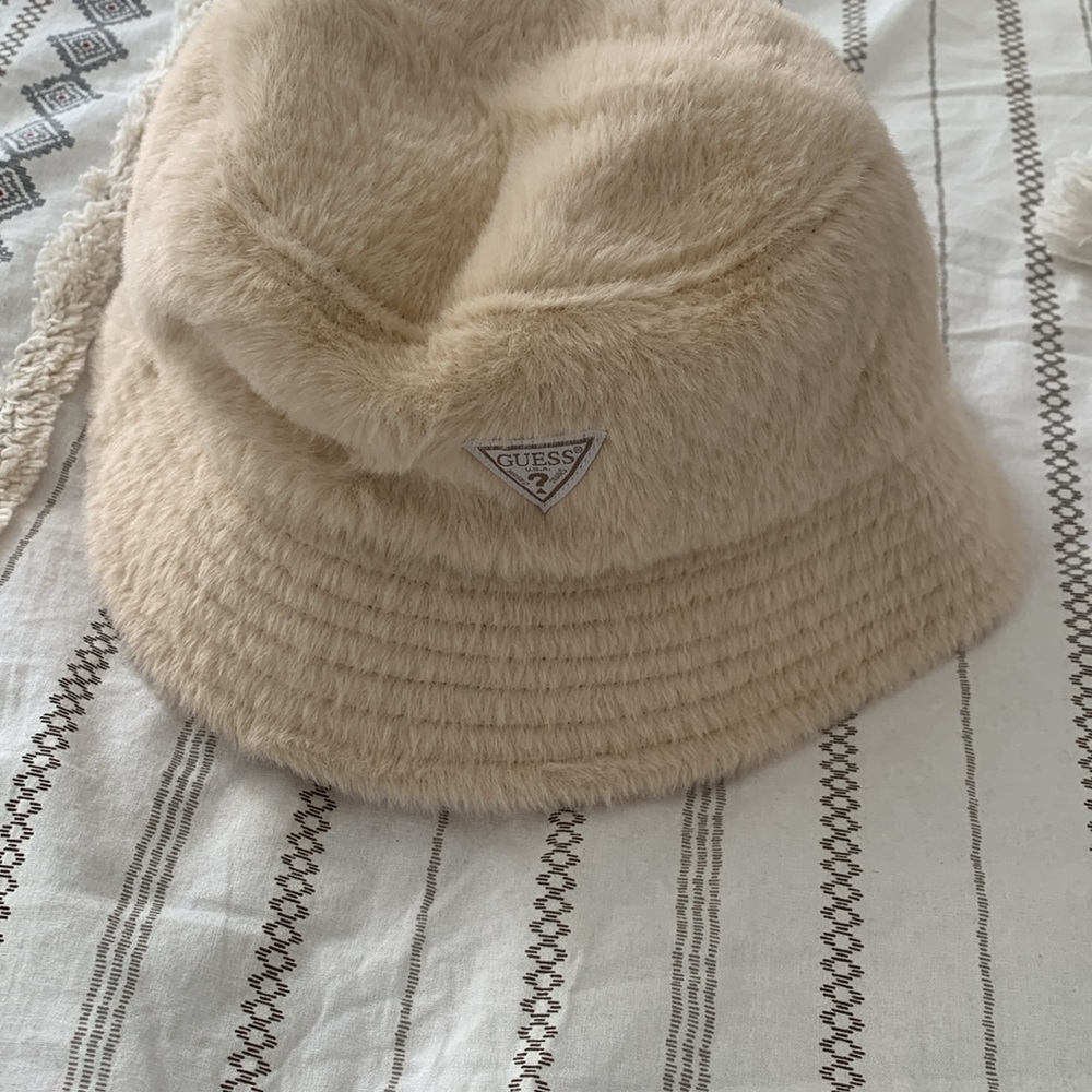 Guess bucket hat, new with tags - Picture 3 of 3